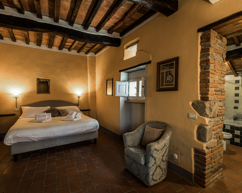 Schlafzimmer mit Doppelbett im Appartement Casa Rosa 1
