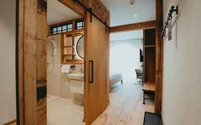 Blick ins Badezimmer des Doppelzimmers