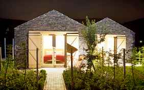 Zeitgenoessische Architektur trifft auf traditionelle Bauweise - Foto: Maurice Shourot