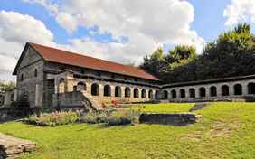 Wird gern zu Fuß erreicht: Das römische Haus in Longuich - Foto: Petra Winter