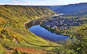 Die Mosel lässt sich zu Fuß, per Rad oder Schiff erkunden - Foto: sunset man / Fotolia