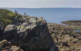 Bei Audierne wird die Küste felsiger - Foto: Yannick Derennes
