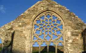 kleine Abstecher ins Hinterland bieten Einblicke in die bretonische Geschichte - Foto: skeeze/ pixabay.com