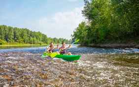 Zwischendurch machen kleine Stromschnellen Spaß - Foto: Herve Leclair