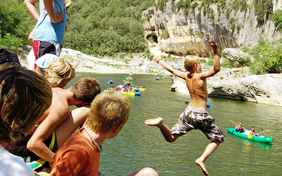 Beliebter Badefluss ist der nahe Gardon