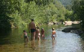 Auch mal im Fluss baden