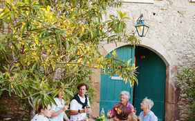 Ihre Gastgeber: Künstler Gaetan de Séguin und seine dänische Frau Kristina