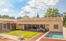 Viel Platz, eigener Pool & Sauna: Das Maison de la Colline für befreundete oder große Familien