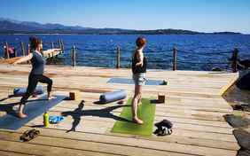 2 x wöchentlich wird im U Paviddonu Yoga angeboten