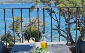 Restaurant mit Meerblick am Pool