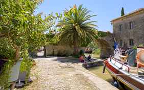 mediterrane Stimmung am nahen Canal du Midi - Foto: Bethel Fath