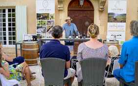 Die Region ist berühmt für den Weinanbau - Foto: Bethel Fath
