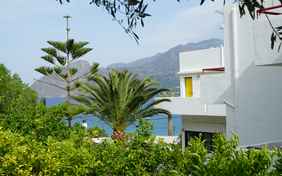 Nur wenige Schritte zum Strand