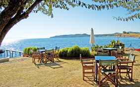 Mit einem Frühstück am Meer beginnt der Tag