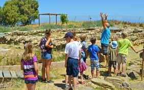 Iannis ist begnadeter Geschichtenerzähler, Kultur und Geschichte der Insel erweckt er so zum Leben.