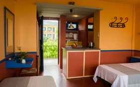 Das 3-Bett-Zimmer für ein bis drei Personen mit Balkon oder Terrasse.