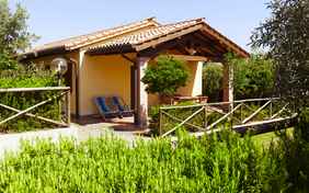 Die Appartements eingebettet in den Garten