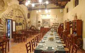 A tavola! Der Tisch ist im hauseigenen Restaurant gedeckt - Foto: Johann Geils-Heim