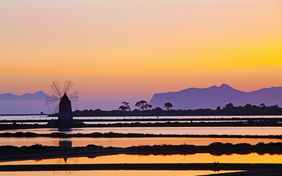 Traumhaft: Der Sonnenuntergang über den Salinen von Marsala - Foto: Ingo Wandmacher