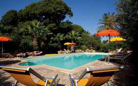 türkiser Pool und blauer Himmel- was will man mehr? - Foto: Ingo Wandmacher