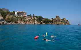 Das glasklare Wasser eignet sich ideal zum Schnorcheln - Foto: Ingo Wandmacher