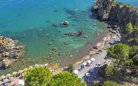 Die Caldura Bucht, die dem Hotel seinen Namen gab