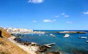 Der Badebereich unterhalb der Residence: Schwimmen, planschen, Tauchen und Schnorcheln im kristallklaren Wasser