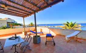 Was für ein Blick von der Terrasse der Suiten