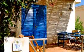 Eines der Appartements im typischen Baustil der Insel