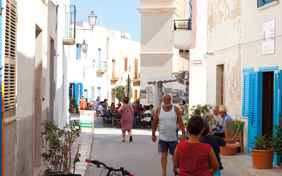 Der Ort ist nur 5 Gehminuten von der Residence entfernt - Foto: Ingo Wandmacher