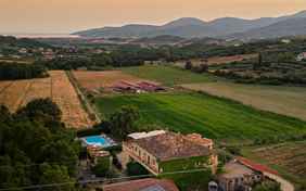 Das La Petrosa eingebettet in die Umgebung