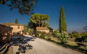 Der schöne Gutshof - Foto: Bethel Fath