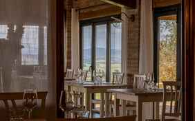 Abends genießen sie das Menü im Restaurant