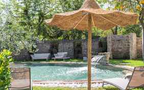 Der ruhige Pool im Resort.