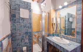 Badezimmer im Gutshof Eucalipti
Badezimmer im Gutshof Eucalipti 