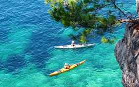 Glasklares Wasser! Hier lässt es sich herrlich Schnorcheln und Kajak fahren.