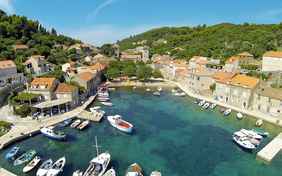 Der kleine Fischerort Sudurad