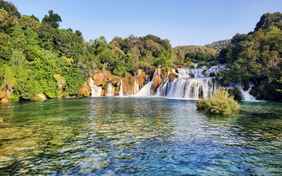 Der berühmte Krka Nationalpark mit seinen tosenden Wasserfällen