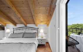 Steinhaus mit Gartenblick- Schlafzimmer