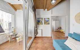 Steinhaus mit Gartenblick- Wohnbereich