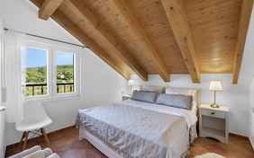 Steinhaus mit Gartenblick- Schlafzimmer