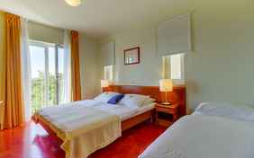 Zimmerbeispiel 3-Bett-Zimmer - Foto: Sandro Tariba