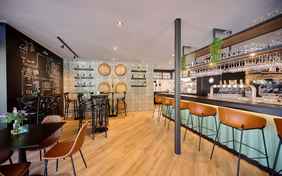 Hier kann noch ein Absacker am Abend getrunken werden 