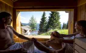 Entspannung in der Zirben-Panorama Sauna