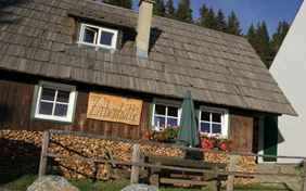 Die freistehende Zirbenhütte