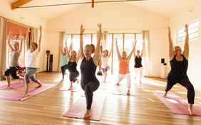 Die Yoga-Leidenschaft der Gastgeber*innen ist ansteckend - Foto: Philip Nürnberger
