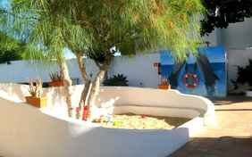 kleiner Spielplatz auf der Anlage