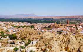 Die Höhlen liegen bei Guadix - eine urige Stadt mit hübscher Kathedrale