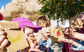 In einigen Wochen im Jahr heißt es "Hola Espana" in der bilingualen Kinderbetreuung mit Pedro. - Foto: Bethel Fath