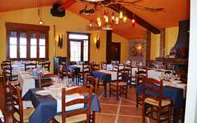 Im hauseigenen Restaurant La Cueva del Paladar werden auf Wunsch morgends und abends regionaltypische Speisen serviert.